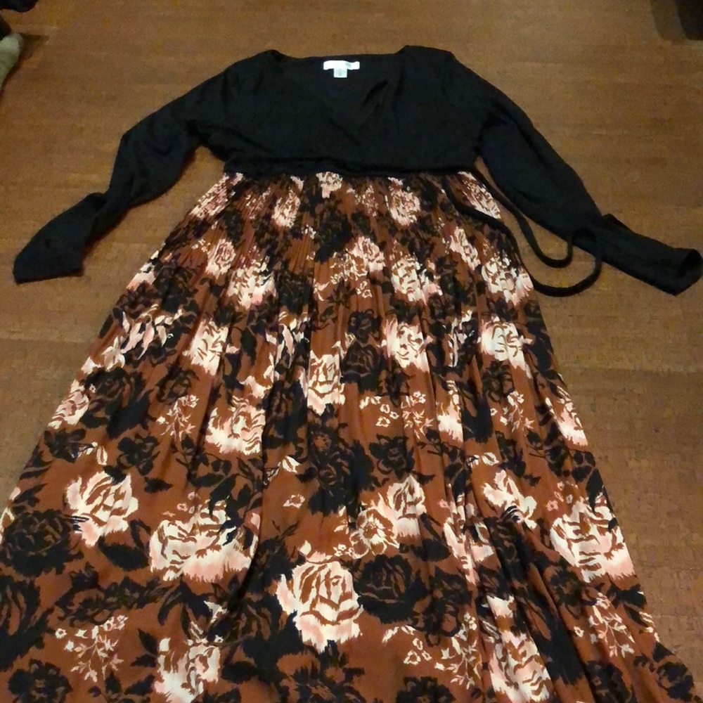 Stunning maternity dress. Like new.